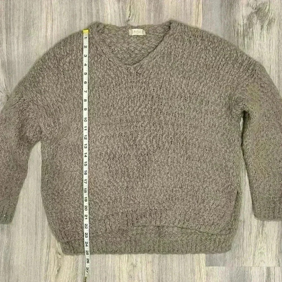 Altar’d State Beige V Neck Chunky Knit Cotton Acrylic Fuzzy Sweater Size M/L - Picture 3 of 7